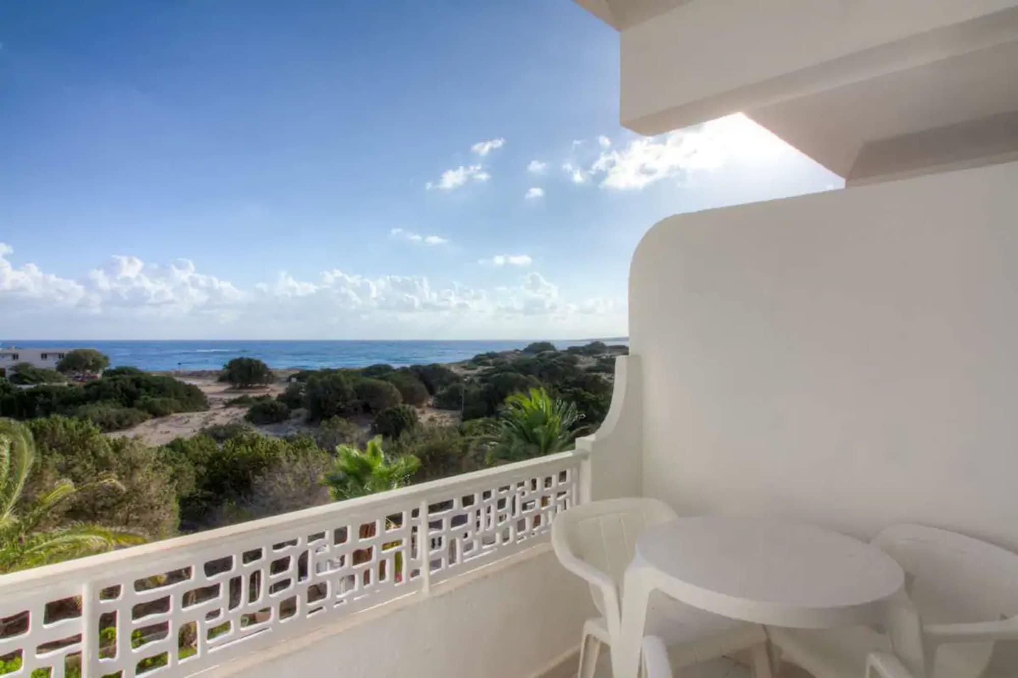 Hotel Lago Playa I Es Pujols Exterior foto