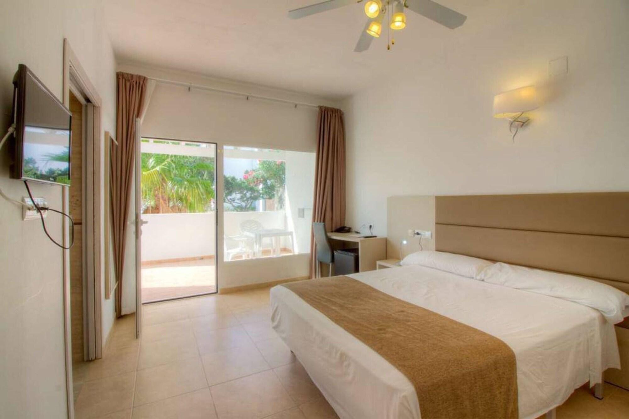 Hotel Lago Playa I Es Pujols Exterior foto