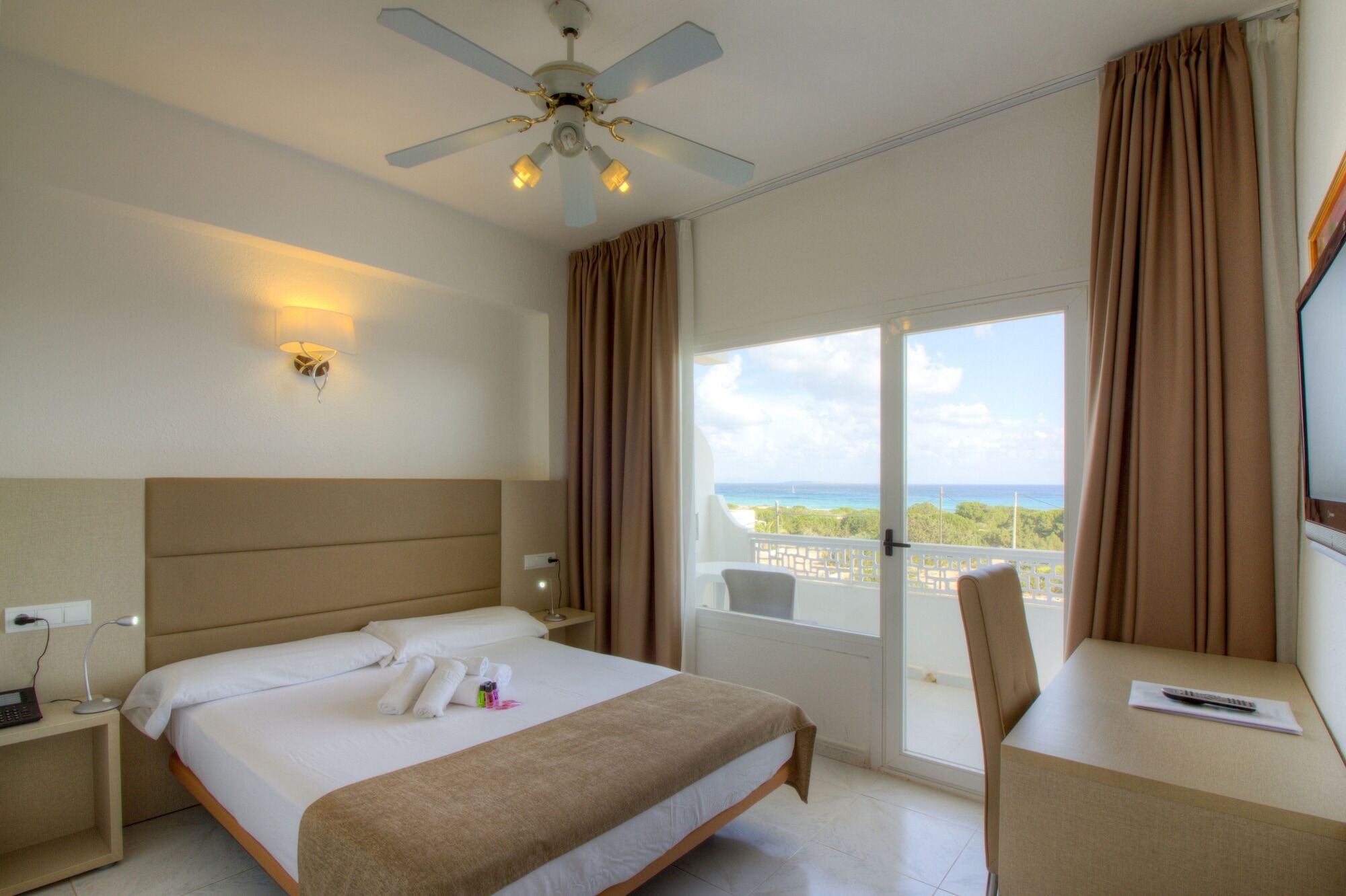 Hotel Lago Playa I Es Pujols Exterior foto